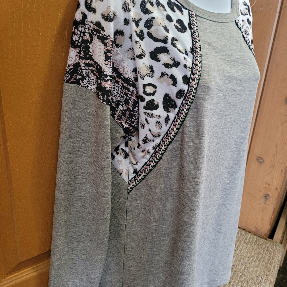 💜 New Gray Long Sleeve Top - Picture 8 of 9
